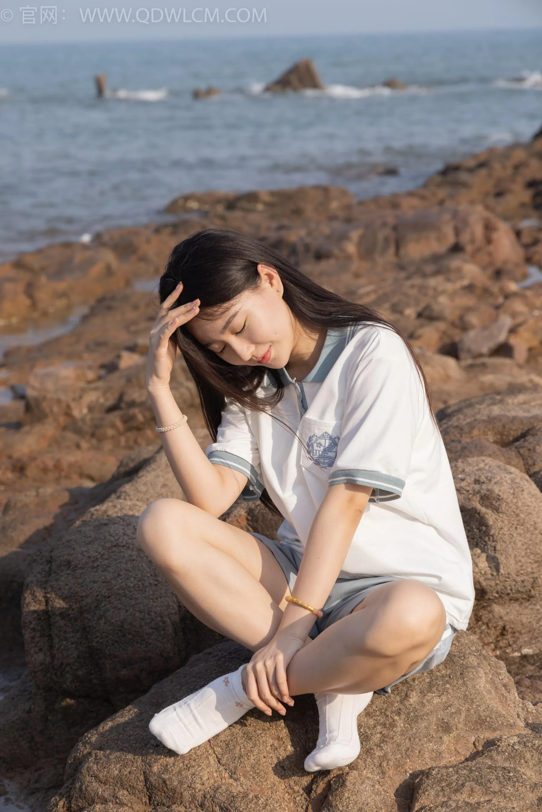 物恋传媒 NO.1567 美兔-海边的风 [151P]插图1